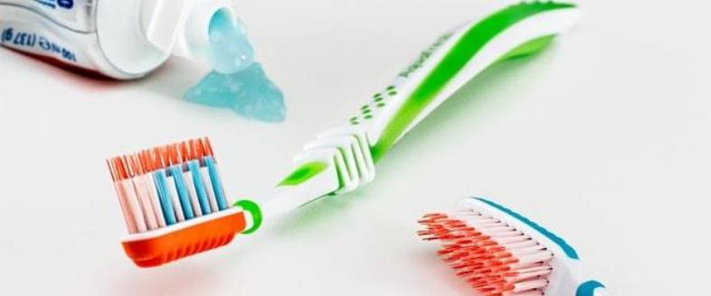 Prevent Enamel Damage with Right Toothbrush Toothpaste